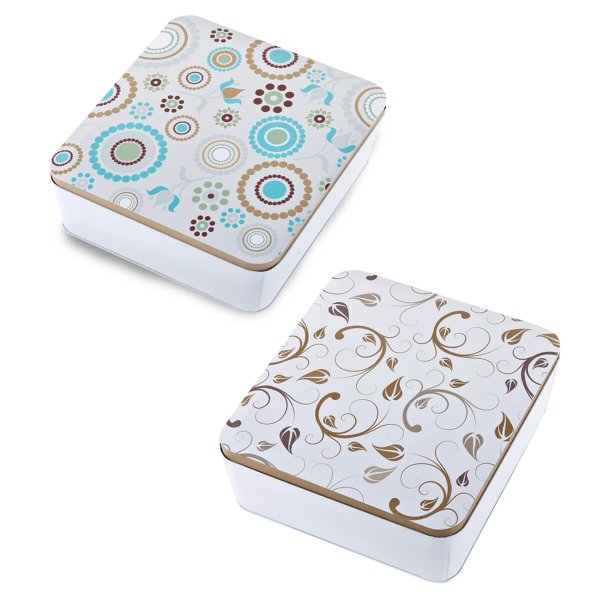 קופסאות מתכת יוקרתיות לאחסון והגשת מצות, בעיצוב חגיגי לפסח, מוצגות בשני צבעים – תכלת ולבן, מתאימות למיתוג ולמתנות חג לחברות וארגונים.